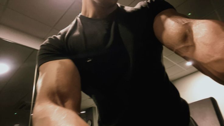 How to Build Bigger Biceps: 4 Proven Tips for Faster Arm Growth