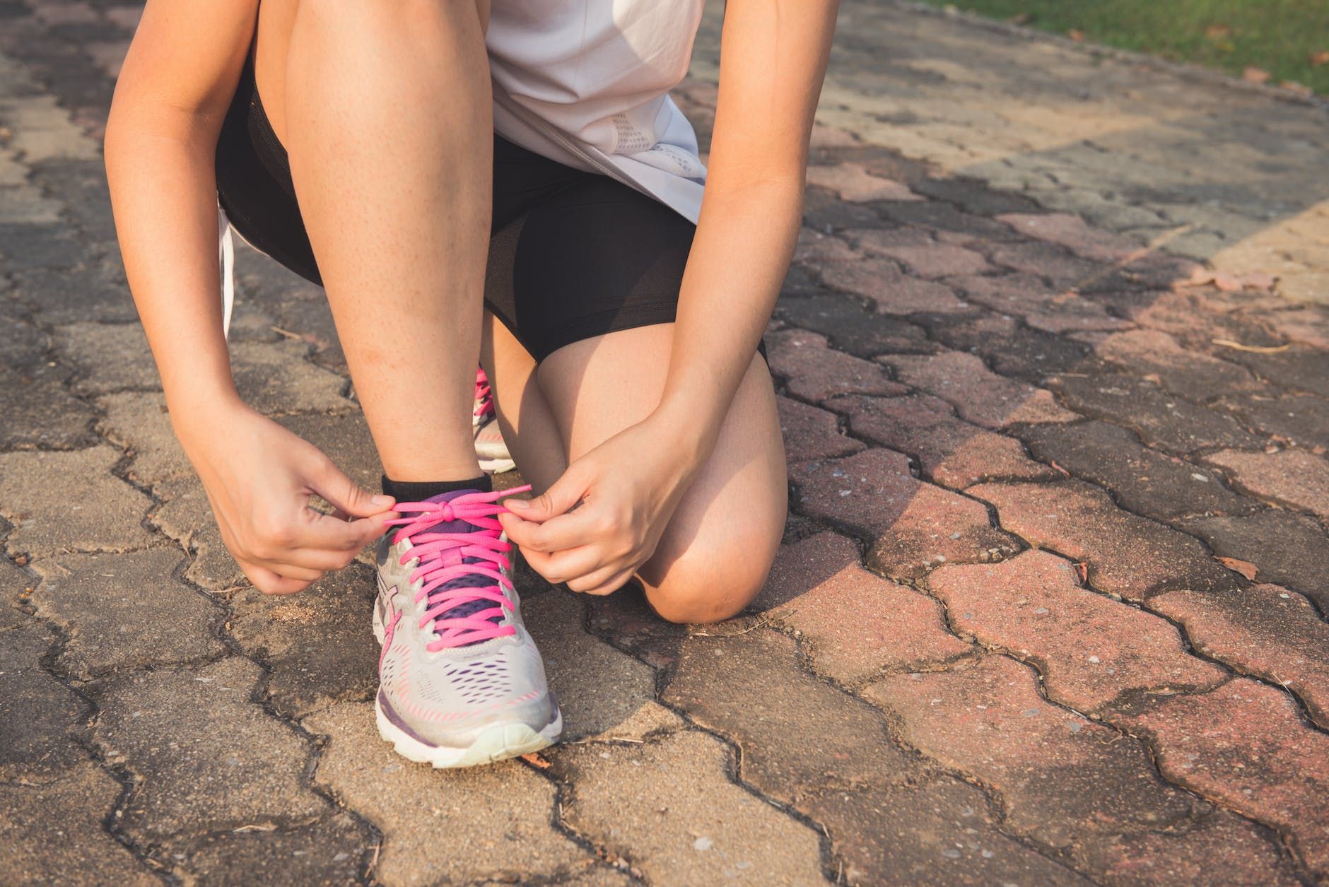 Runner tying shoes